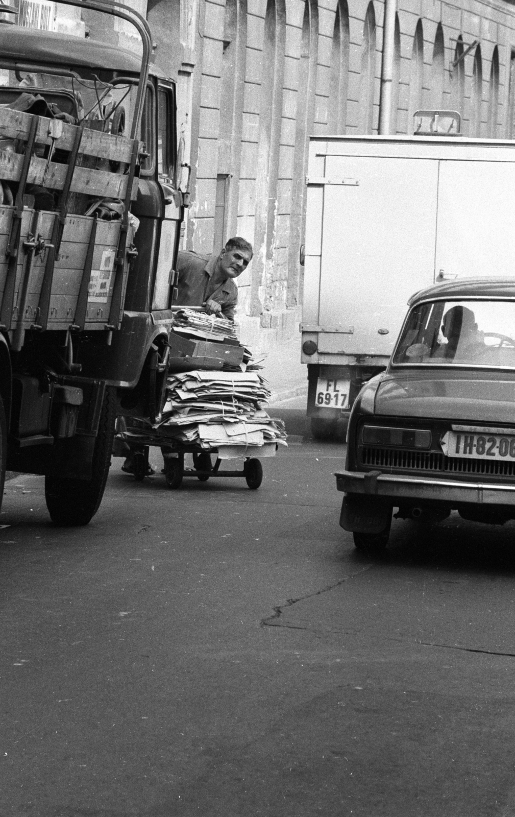 Hungary, Budapest VII., Dob utca, háttérben a 24. számú ház., 1979, Szalay Zoltán, number plate, Budapest, Fortepan #197864