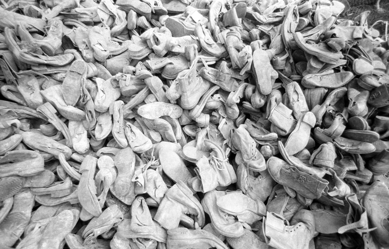 1979, Szalay Zoltán, shoe, Fortepan #197869