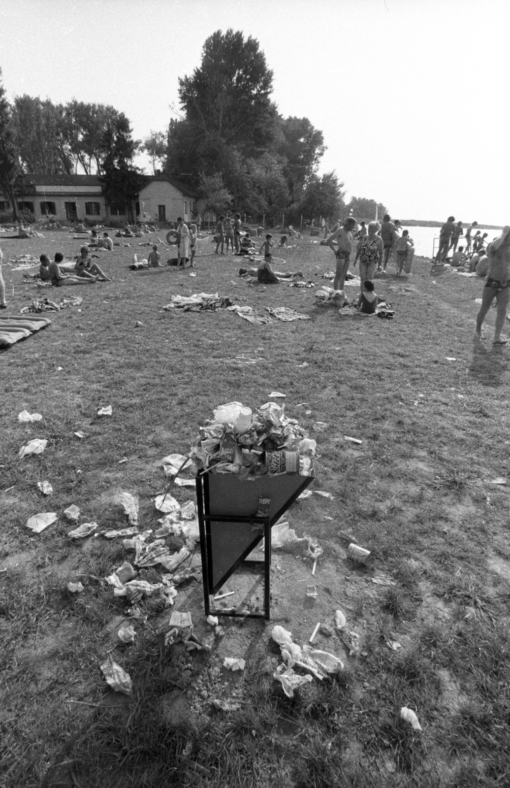 Hungary,Lake Balaton, Siófok, strand., 1981, Szalay Zoltán, Fortepan #197889