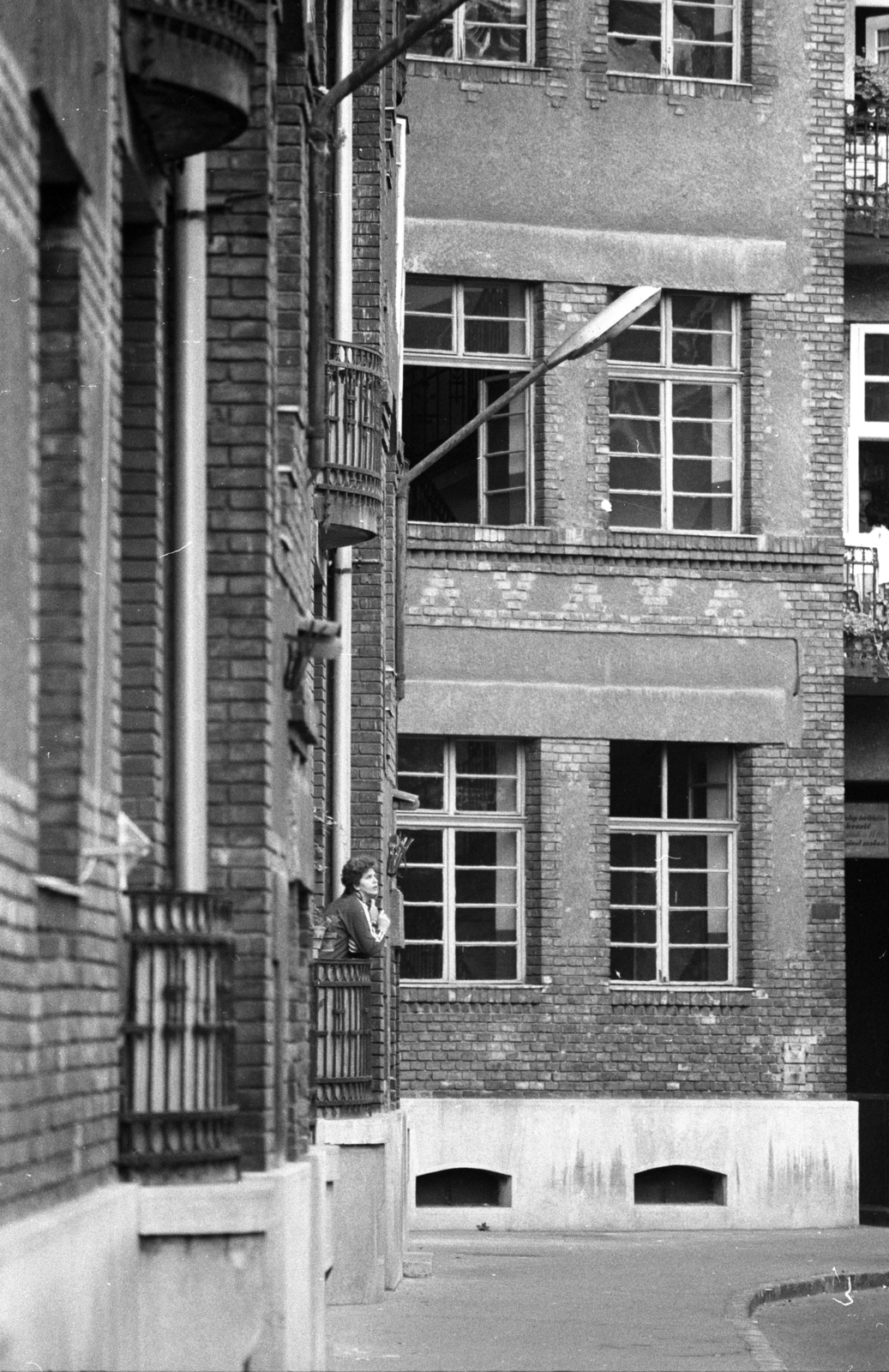 Hungary, Budapest VIII., a Vajda Péter utca - Delej utca - Golgota út - Bláthy Ottó utca határolta MÁVAG kolónia udvara., 1983, Szalay Zoltán, Budapest, Fortepan #197906