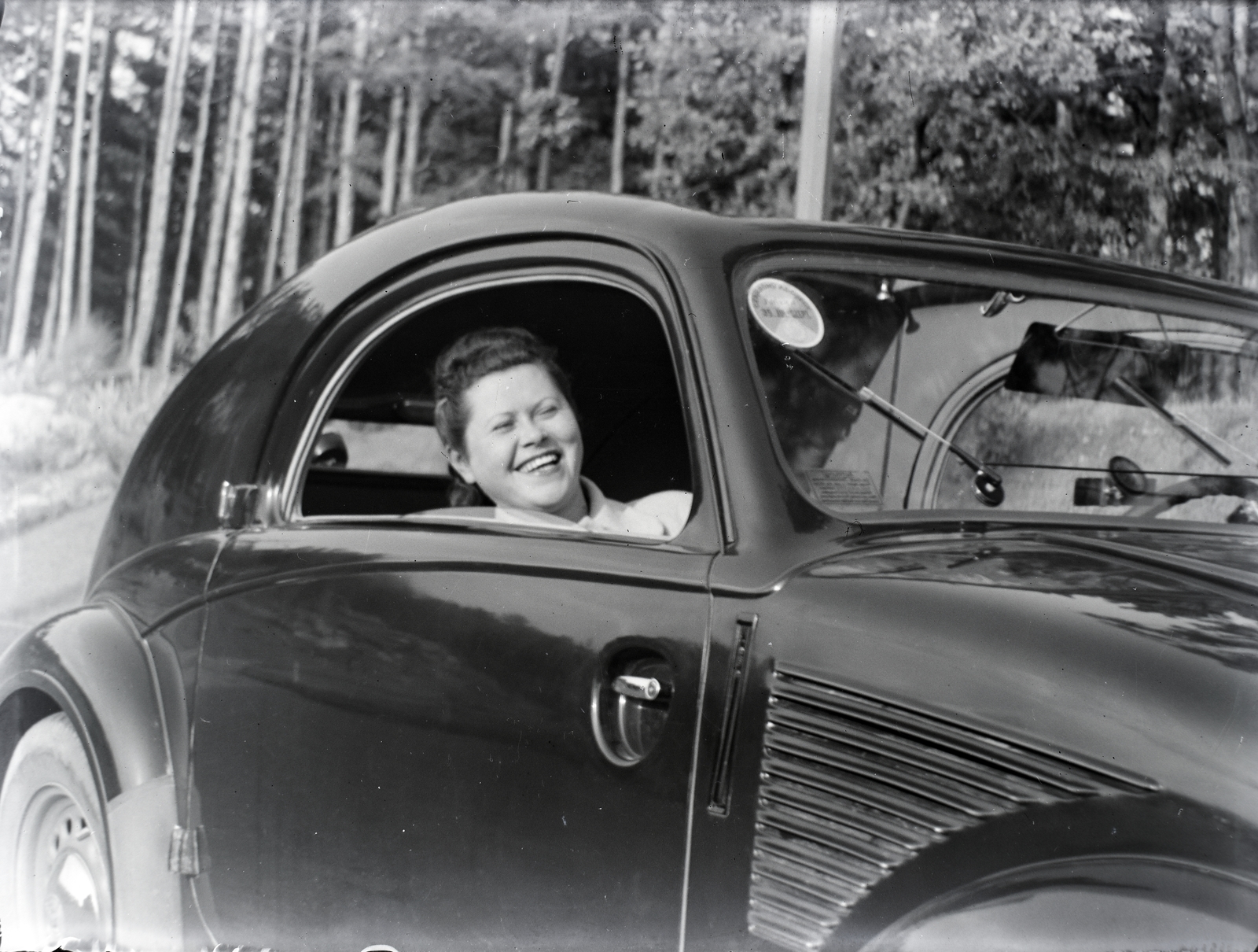 Steyr 50 "Baby" személygépkocsi., 1938, Privát Fotó és Film Archívum-Höfler Tibor gyűjtemény, transport, Steyr-brand, Austrian brand, smile, automobile, sticker, Fortepan #19796