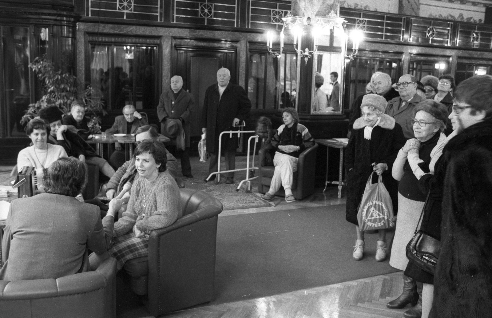 Hungary, Budapest V., az Astoria szálló hallja. A Ki nyer ma? – játék és muzsika tíz percben, a Magyar Rádió déli zenei vetélkedője., 1984, Szalay Zoltán, Budapest, Fortepan #197968