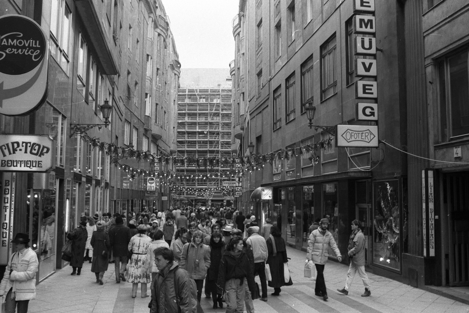 Magyarország, Budapest V., Haris köz a Váci utca felé nézve., 1986, Szalay Zoltán, Budapest, Fortepan #197973