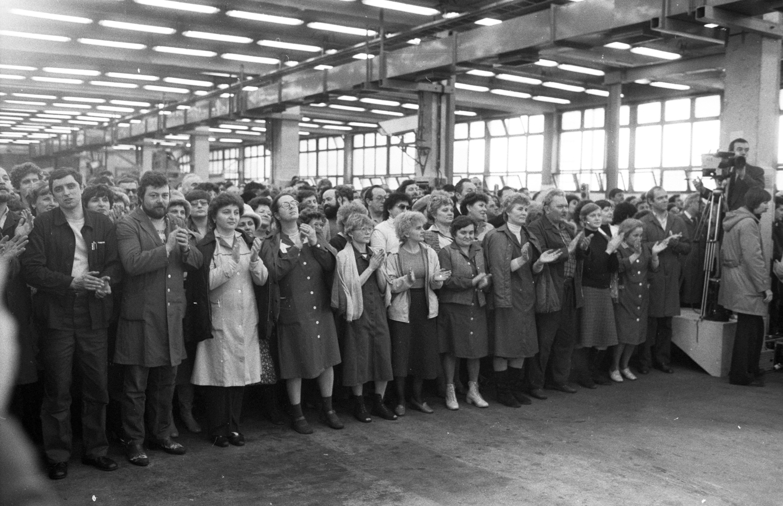 Magyarország, Budapest VIII., Kerepesi út 17., Taurus Gumiipari Vállalat, röpgyűlés Kádár János az MSZMP KB első titkára látogatása alkalmával., 1987, Szalay Zoltán, Budapest, Fortepan #198037