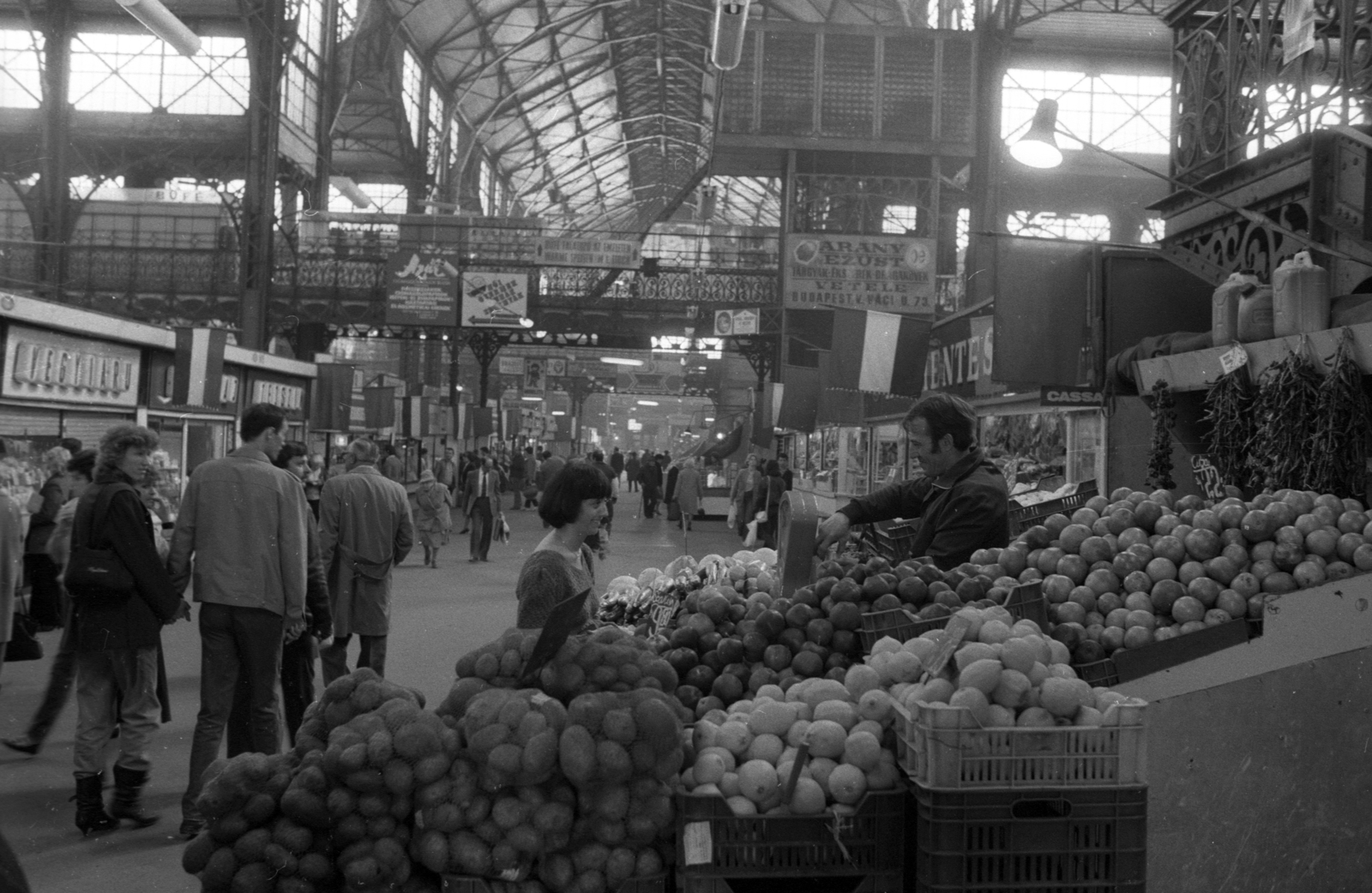 Hungary, Budapest IX., Fővám (Dimitrov) tér, Központi Vásárcsarnok., 1984, Szalay Zoltán, Budapest, Fortepan #198070