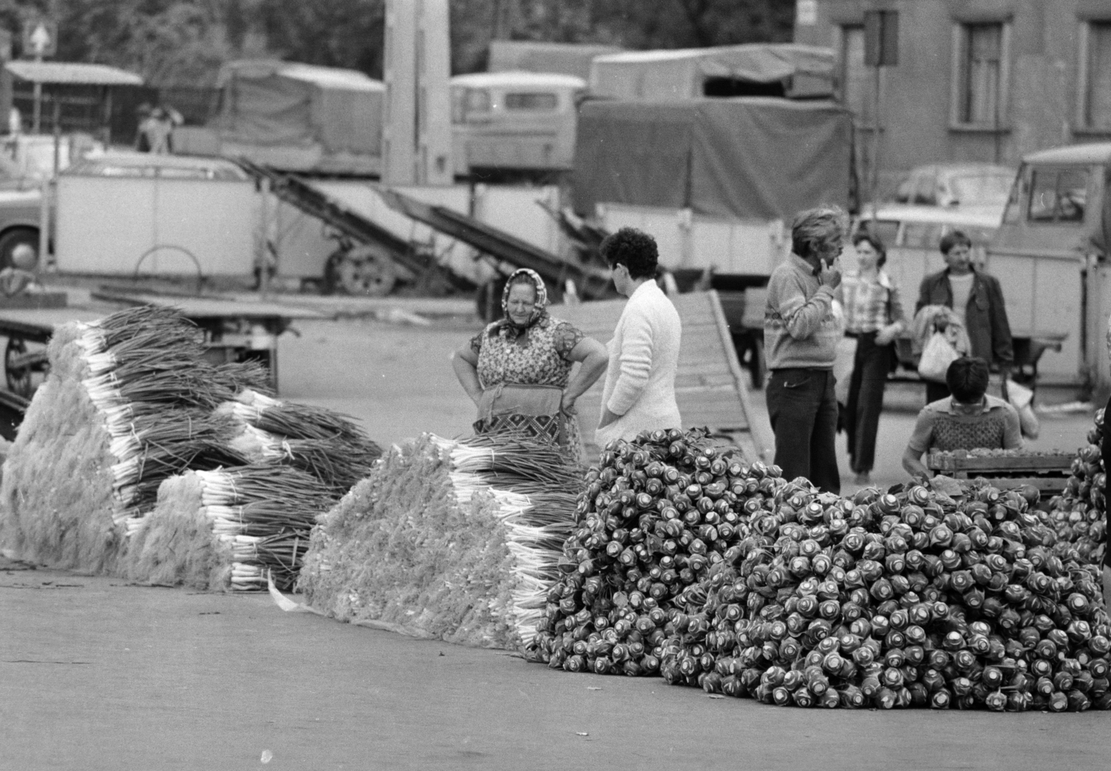 Magyarország, Budapest XIV., nagybani piac a Bosnyák téri Vásárcsarnok mellett., 1986, Szalay Zoltán, Budapest, Fortepan #198084