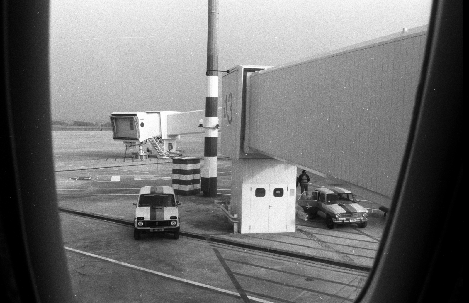 Hungary, Ferihegy (now - Ferenc Liszt) International Airport, Budapest XVIII., 2-es terminál., 1985, Szalay Zoltán, airport, Budapest, Lada Niva, Fortepan #198117