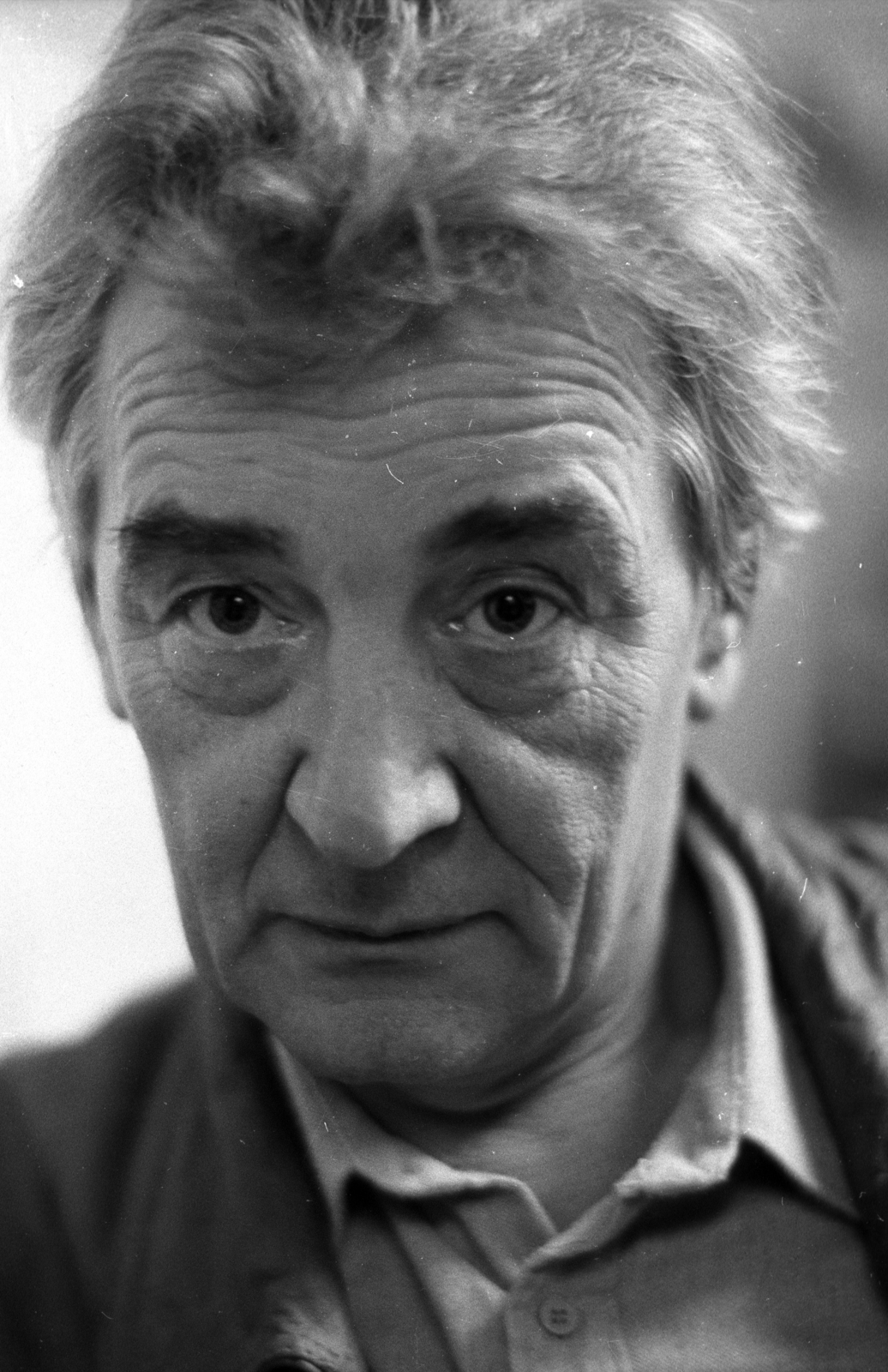 Hungary, Szalay Zoltán fotóriporter., 1985, Szalay Zoltán, celebrity, viewing, man, portrait, Fortepan #198120