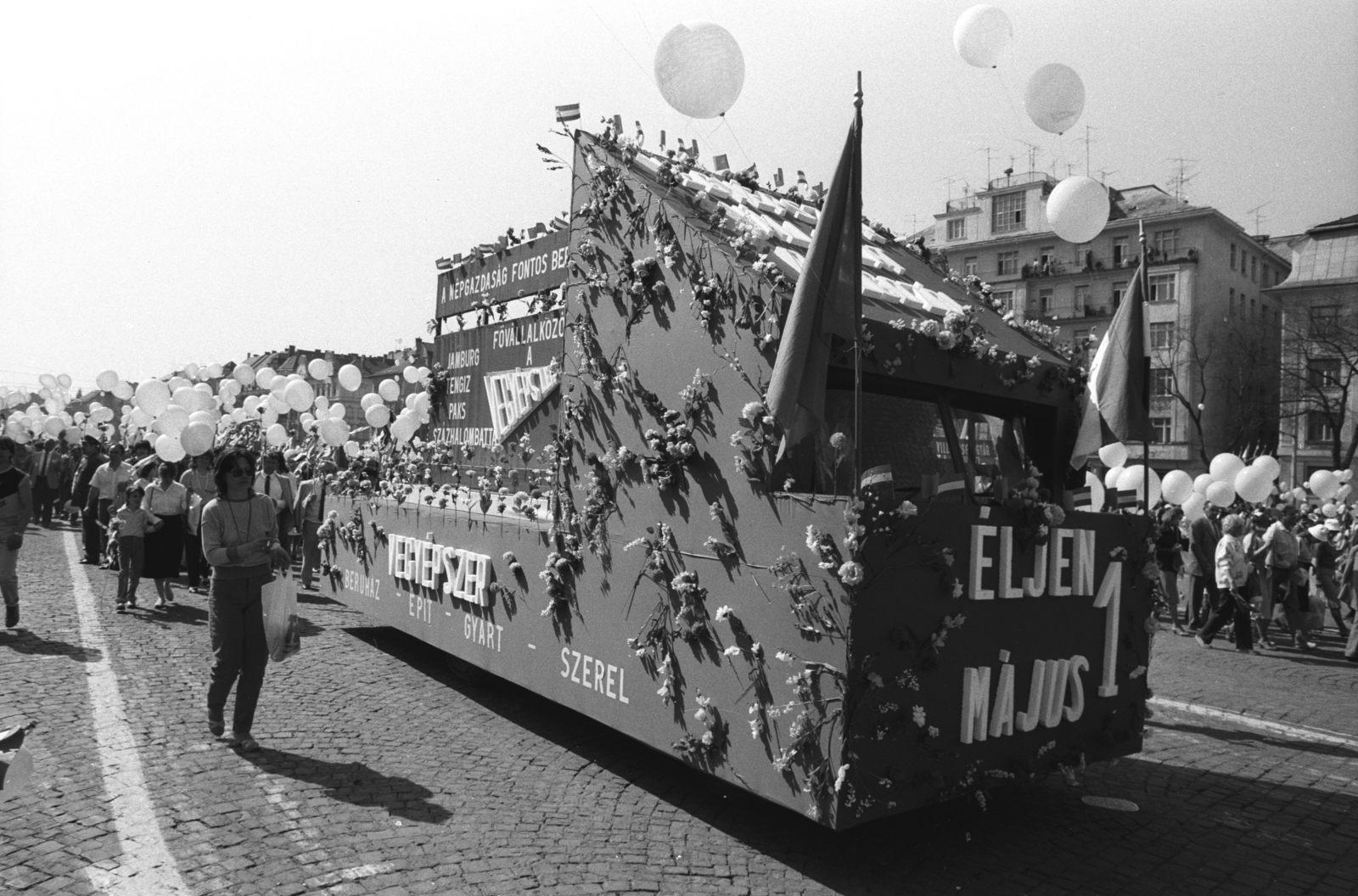 Hungary, Budapest XIV., Ötvenhatosok tere (Felvonulási tér), május 1-i felvonulás., 1986, Szalay Zoltán, Budapest, Fortepan #198156