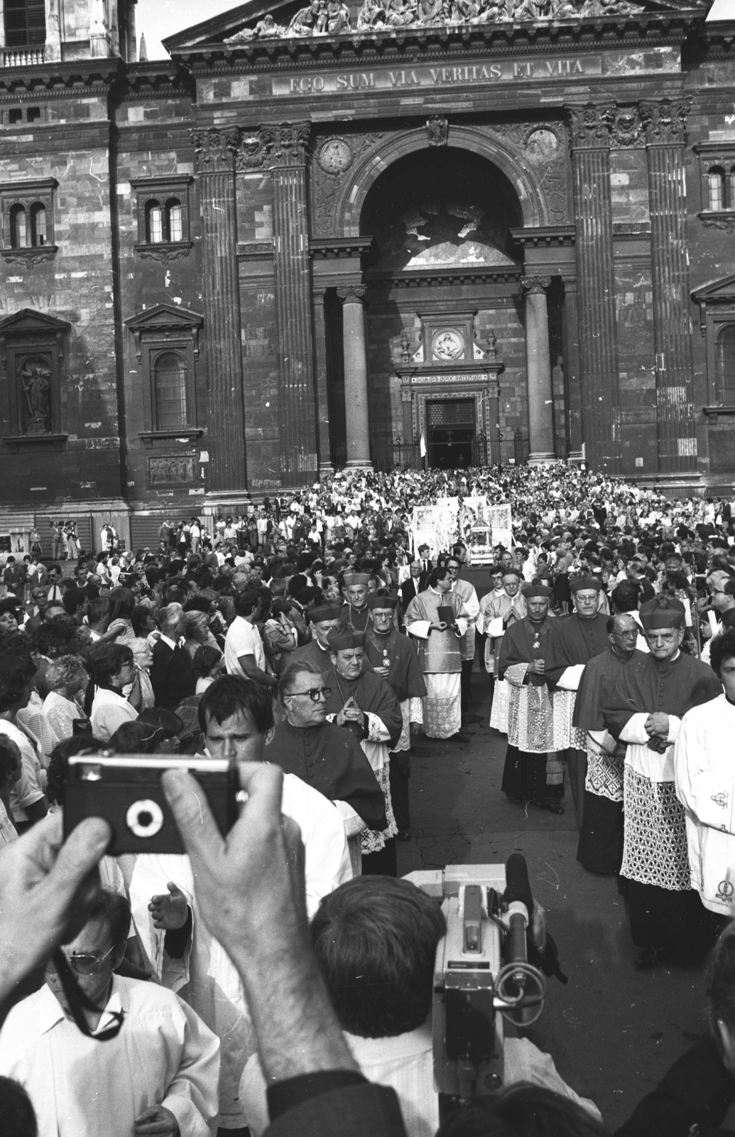 Hungary, Budapest V., Szent István tér a Bazilika előtt. Szent Jobb körmenet a bazilika kupolájának megáldása alkalmával, 1985. augusztus 20-án., 1985, Szalay Zoltán, Budapest, Fortepan #198247