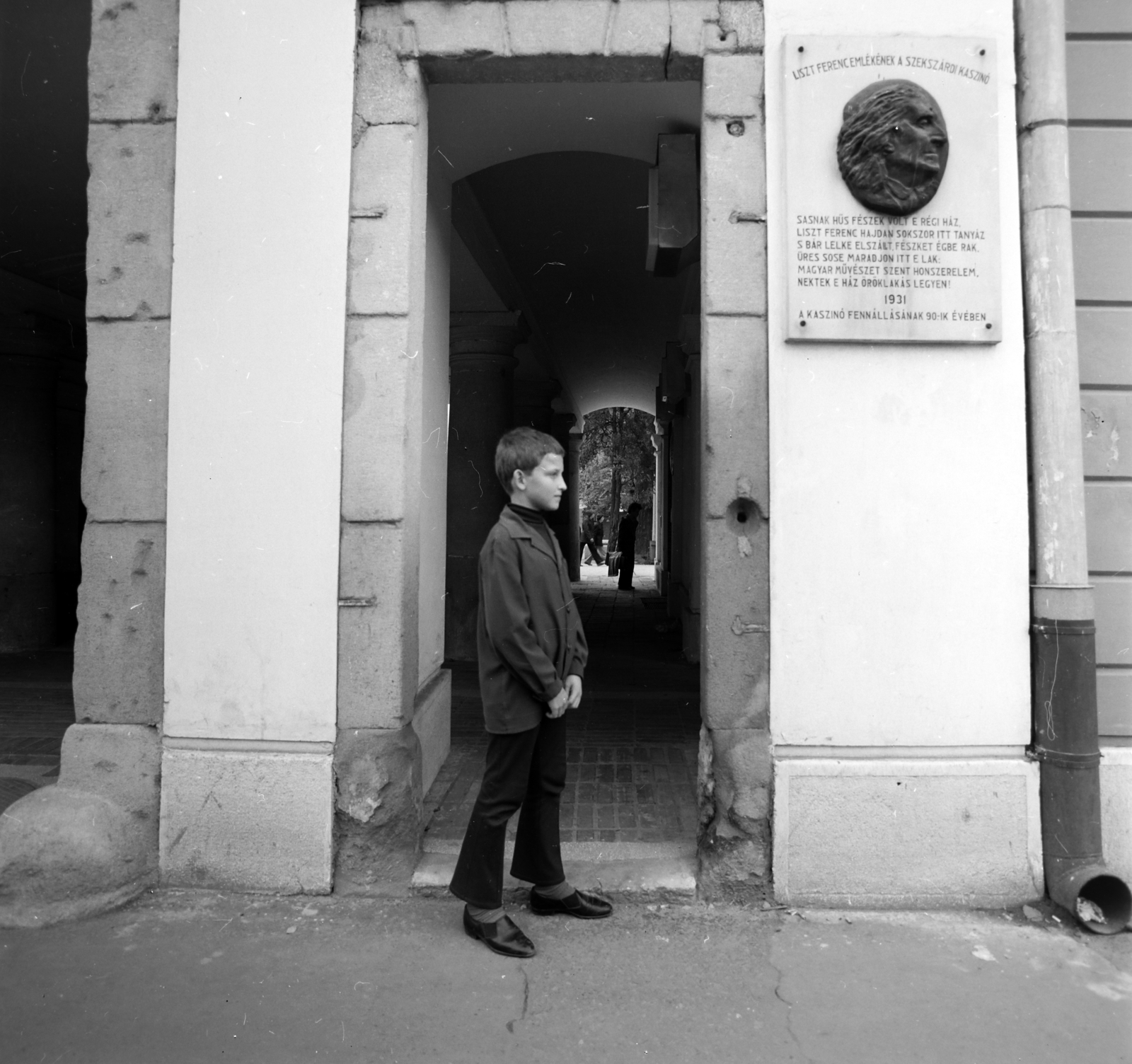 Hungary, Szekszárd, Széchenyi utca 38., Augusz-ház. Liszt Ferenc emléktáblája. A dombormű alkotója Wigand Edit szobrászművész (1931)., 1970, Szalay Zoltán, Fortepan #198278