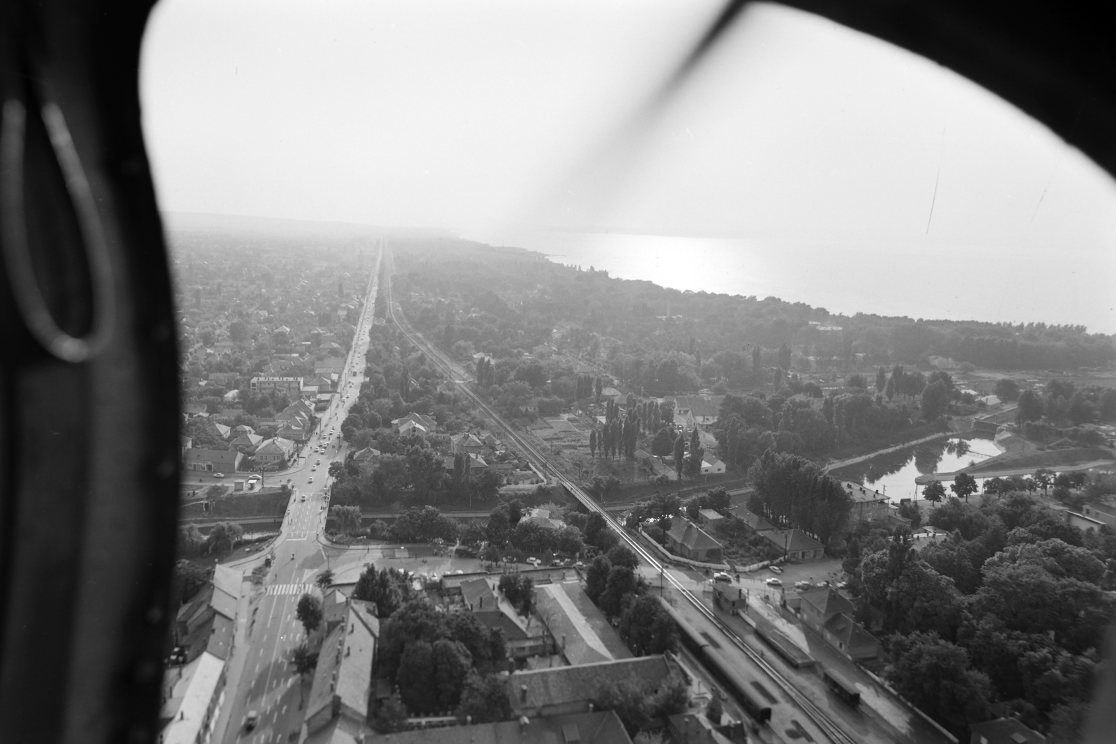 Hungary,Lake Balaton, Siófok, légifotó, középpontban a Fő utca és a Sió-csatorna a hajózózsilippel., 1974, Szalay Zoltán, Fortepan #198284