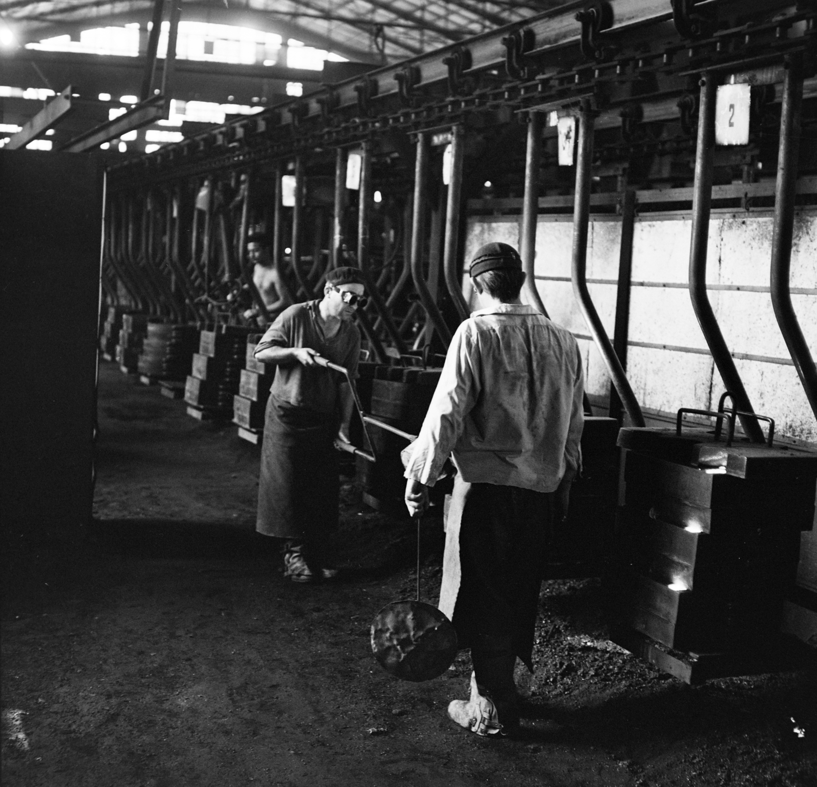 Hungary, Salgótarján, Rákóczi út 53-55., Salgótarjáni Vasöntöde és Tűzhelygyár., 1965, Szalay Zoltán, metallurgy, foundry, Fortepan #198366