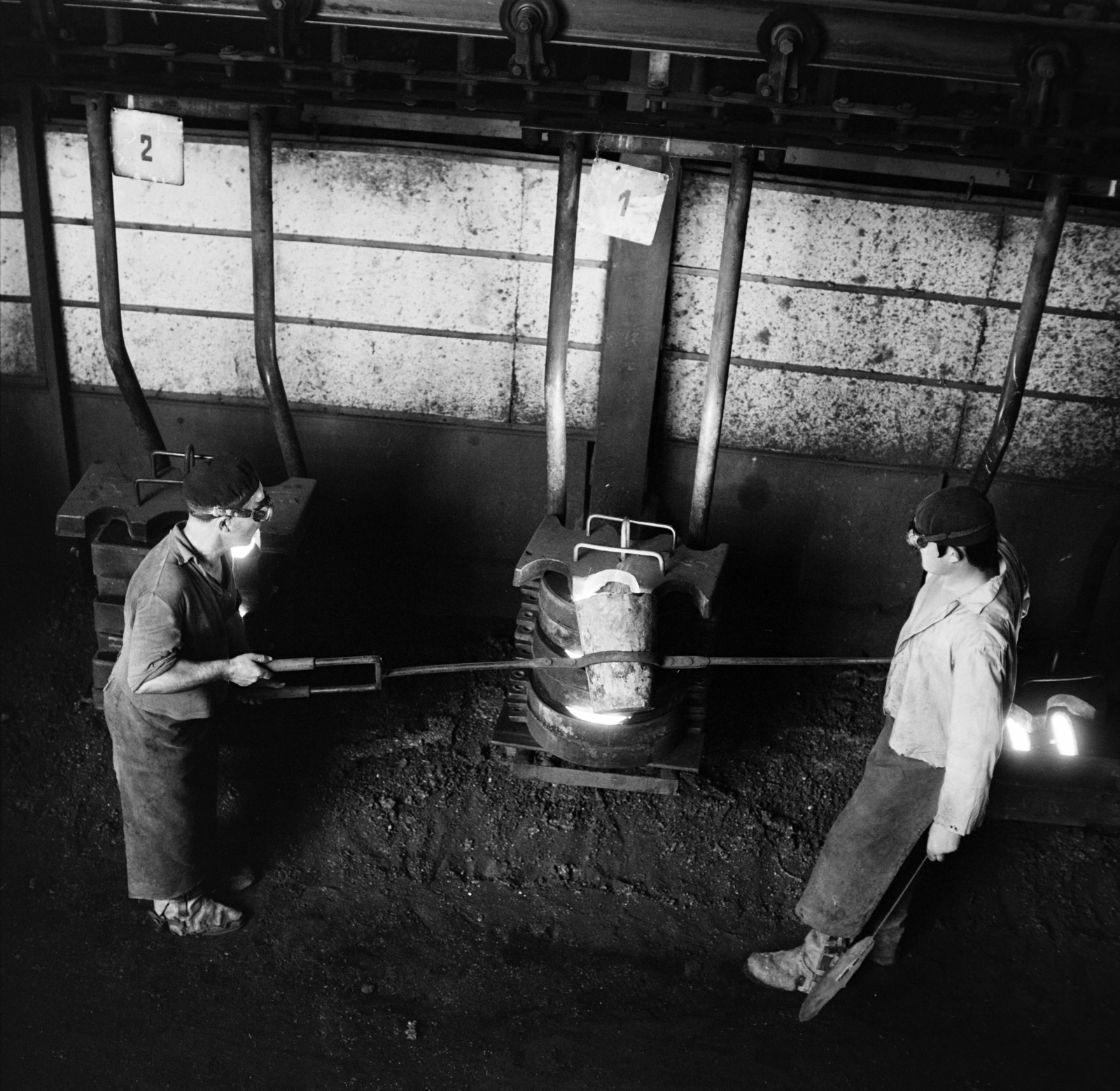 Hungary, Salgótarján, Rákóczi út 53-55., Salgótarjáni Vasöntöde és Tűzhelygyár., 1965, Szalay Zoltán, metallurgy, foundry, Fortepan #198368