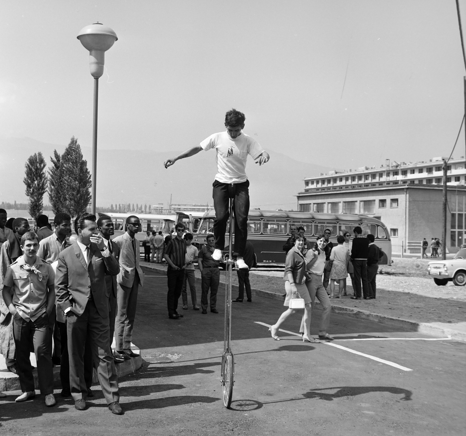 Bulgaria, Sofia, a felvétel a IX. VIT (Világifjúsági Találkozó) idején készült., 1968, Szalay Zoltán, photo aspect ratio: square, unicycle, Fortepan #198446