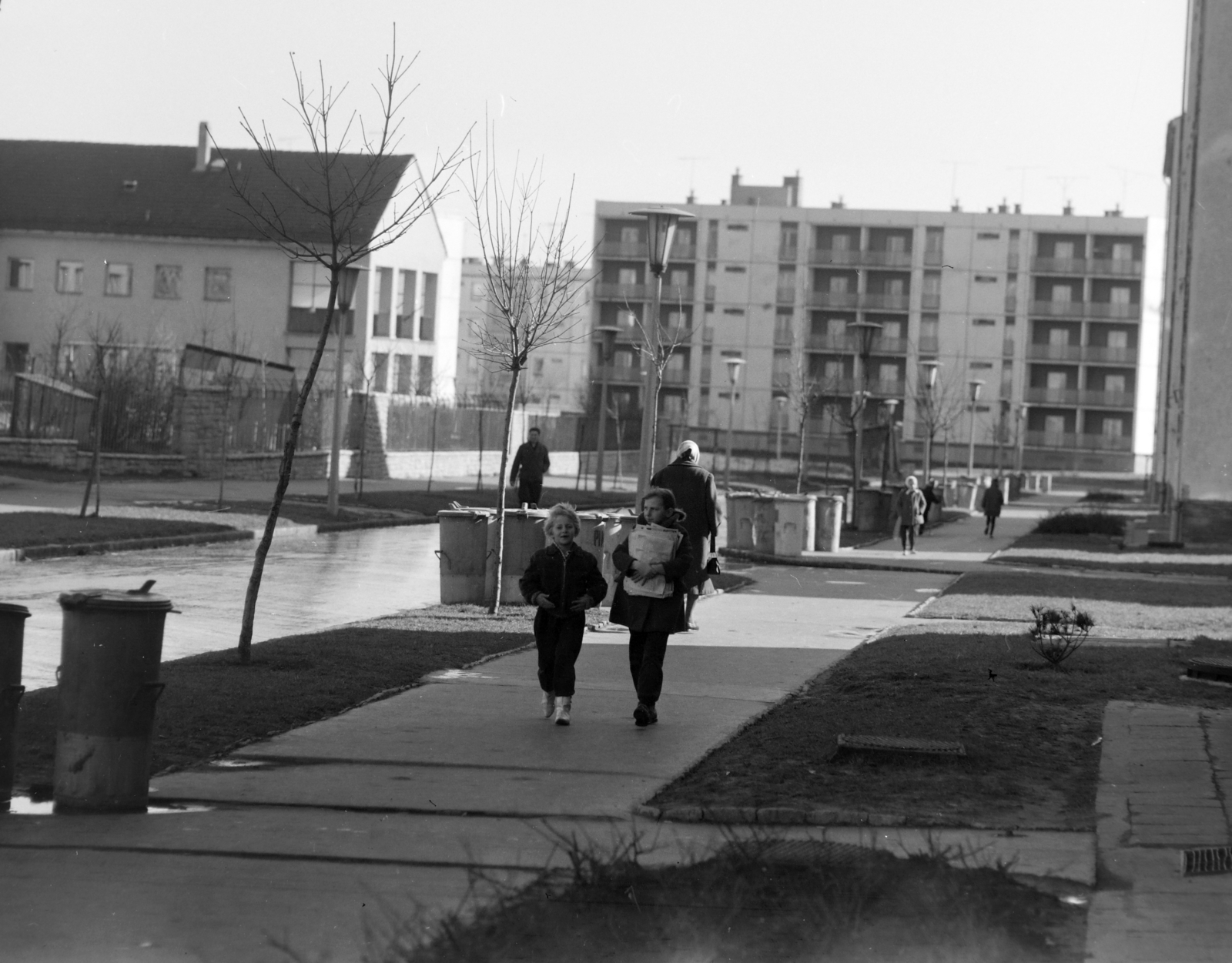 Hungary, Uránváros, Pécs, a Bánki Donát út,  szemben az 1. számú ház, attól balra Szőnyi Ottó utca torkolata., 1967, Szalay Zoltán, Fortepan #198502