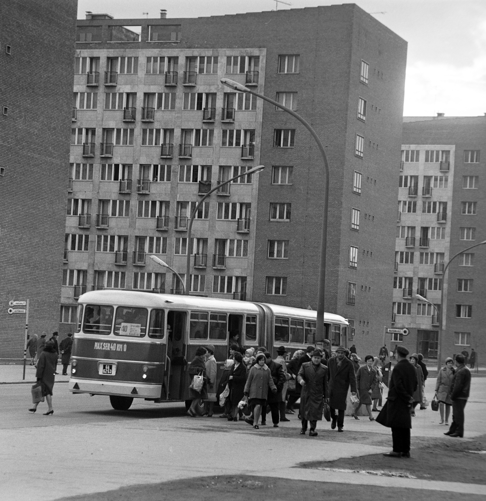 Magyarország, Uránváros, Pécs, Esztergár Lajos utca (39-es dandár út)., 1967, Szalay Zoltán, autóbusz, csuklós busz, Fortepan #198503