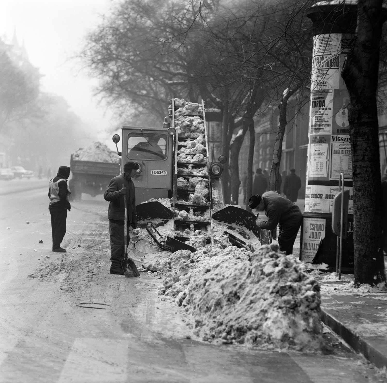 Hungary, Budapest VI., Andrássy út (Népköztársaság útja) a Nagymező utca felől a Hajós utca felé nézve., 1969, Szalay Zoltán, Budapest, Fortepan #198515
