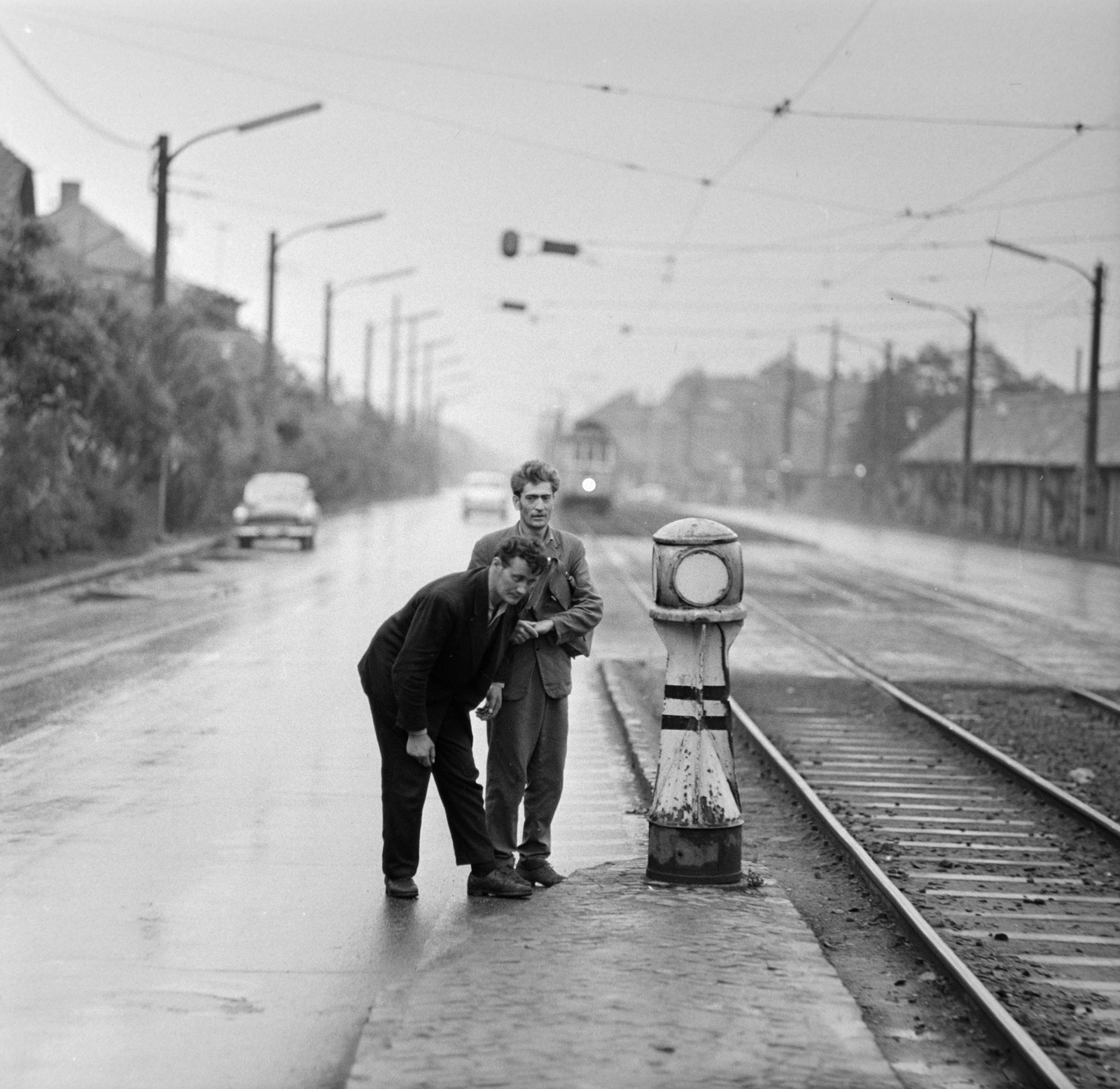 Magyarország, Diósgyőr, Miskolc, Andrássy Gyula utca., 1968, Szalay Zoltán, sínpálya, csibilámpa, Fortepan #198550