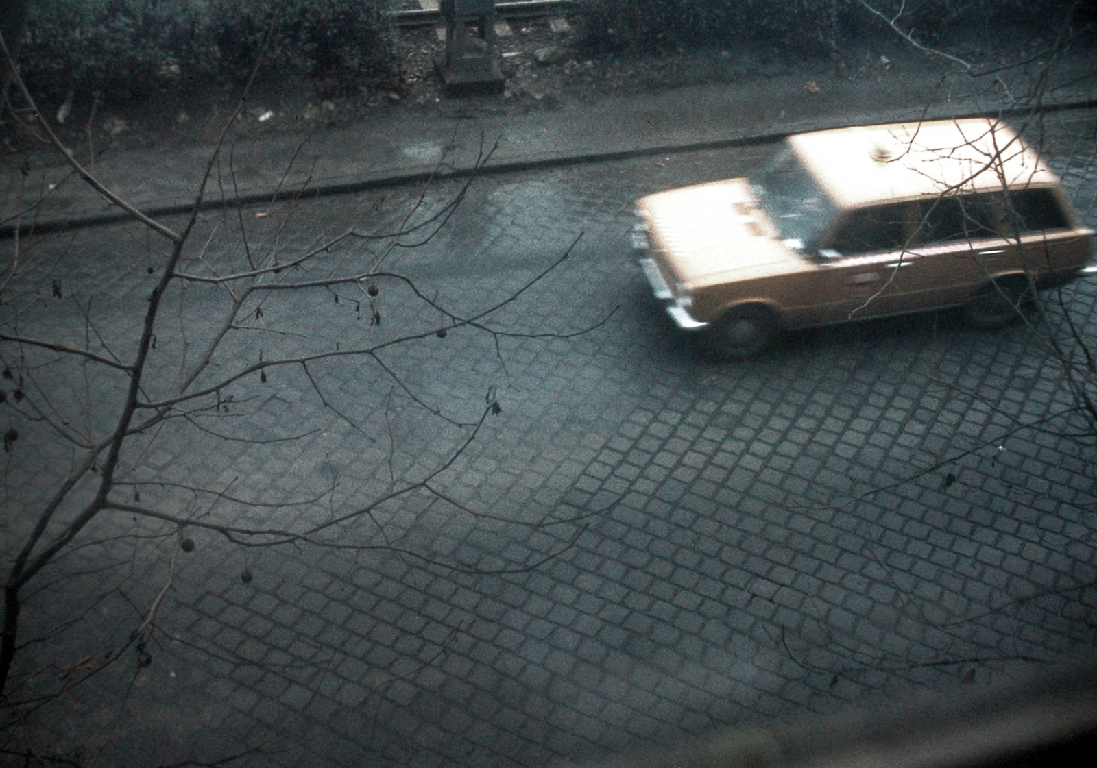 Hungary, Budapest III., Árpád fejedelem útja az 55. sz. ház előtt., 1980, Fortepan, colorful, Soviet brand, Lada-brand, automobile, Budapest, Fortepan #19858