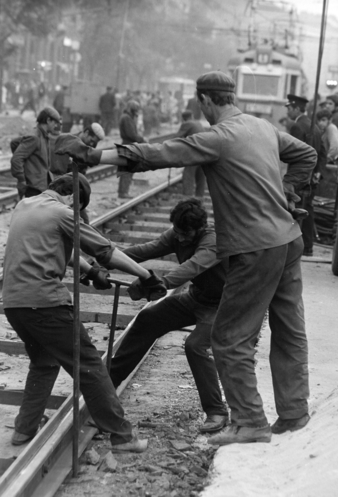 Hungary, Budapest VIII., József körút, vágányfelújítási munka a Baross utca és a Rákóczi tér közötti szakaszon., 1973, Szalay Zoltán, Budapest, Fortepan #198633