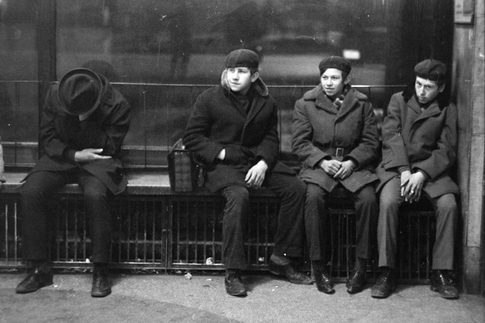 1965, Szalay Zoltán, beret, waiting room, Fortepan #198706