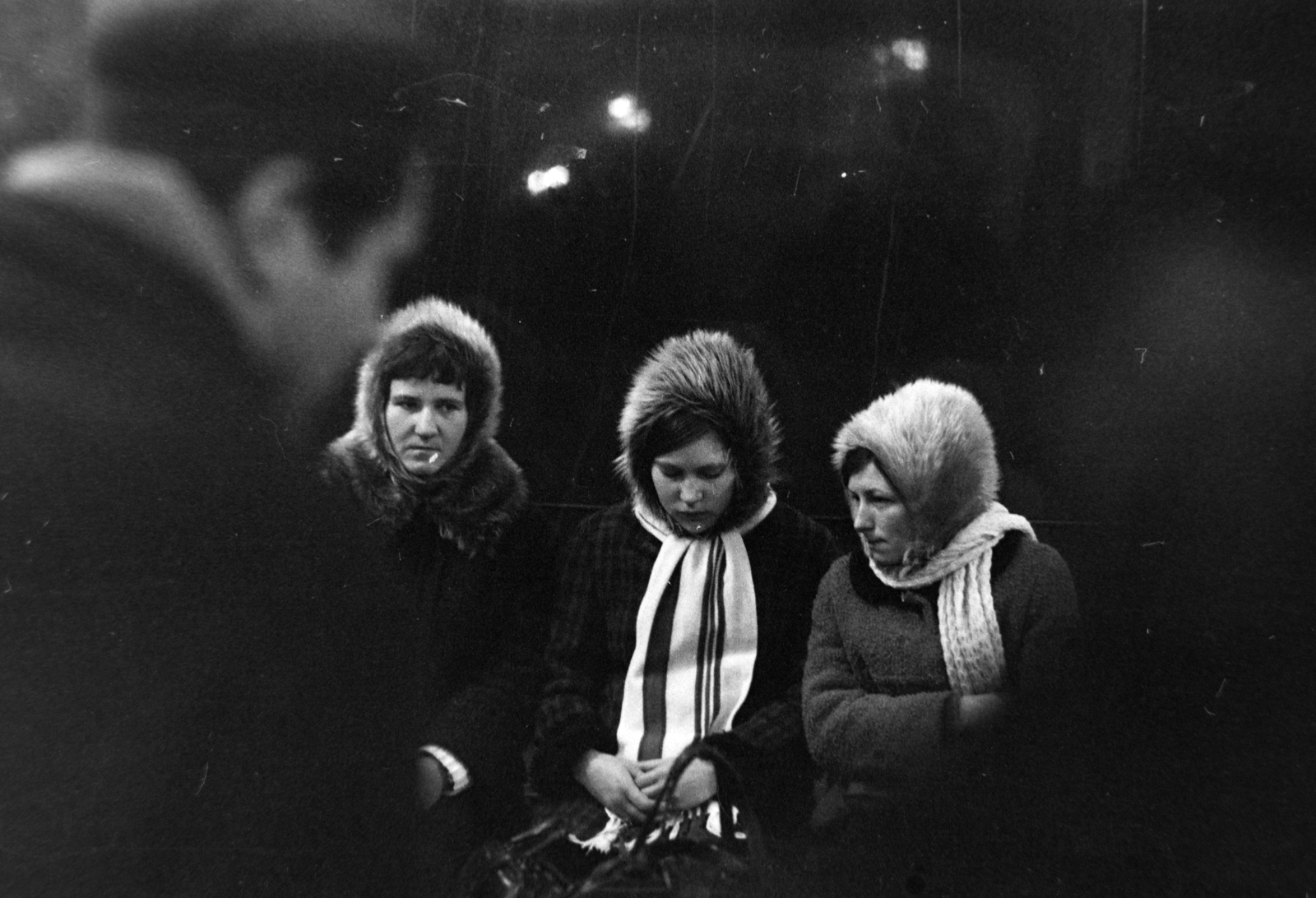 1965, Szalay Zoltán, waiting room, fur hat, women, three people, Fortepan #198707