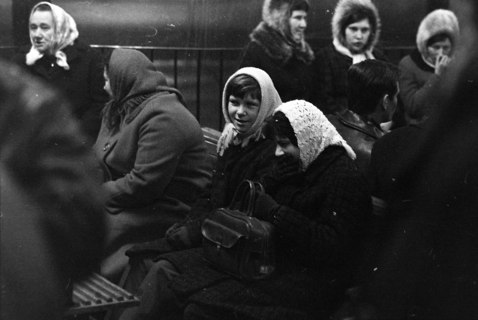 1965, Szalay Zoltán, headscarf, waiting room, Fortepan #198708