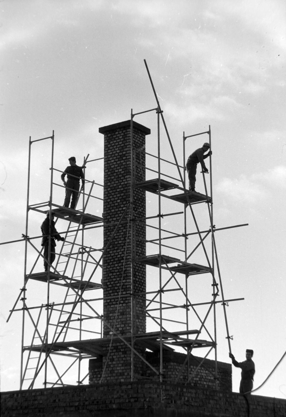 1976, Szalay Zoltán, scaffolding, construction, chimney, Best of, Fortepan #198726