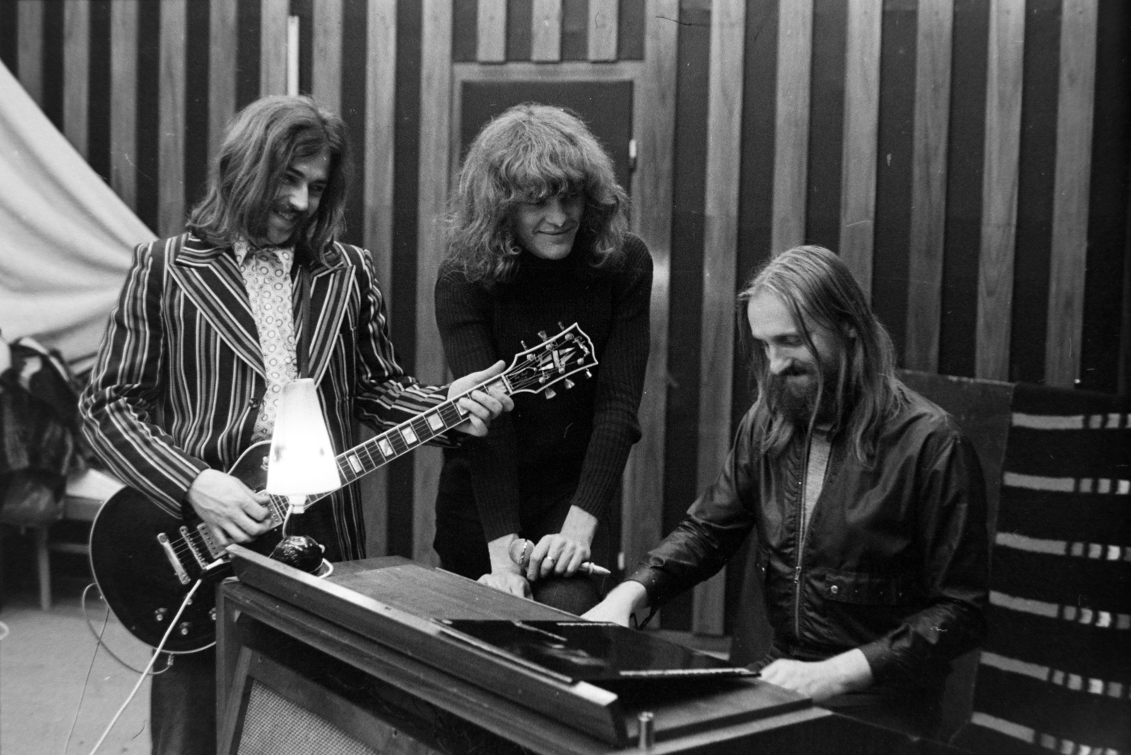 Hungary, Molnár György, Kóbor János, Benkő László, az Omega együttes tagjai., 1970, Szalay Zoltán, striped dress, musical instrument, guitar, studio, Fortepan #198736