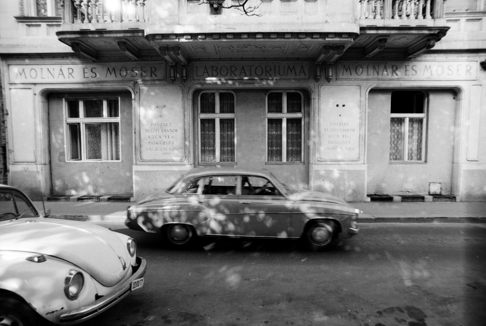 Hungary, Budapest V., Magyar utca 26., egykor itt működött a MOLNÁR ÉS MOSER LABORATÓRIUMA., 1973, Szalay Zoltán, Budapest, Fortepan #198753