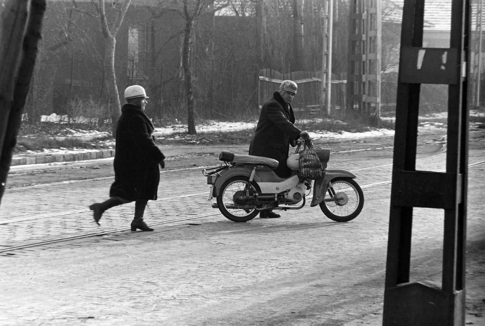 Magyarország, Budapest XVIII., Királyhágó (Vörösfény) utca., 1970, Szalay Zoltán, Budapest, Simson Star, motorkerékpár, Fortepan #198775