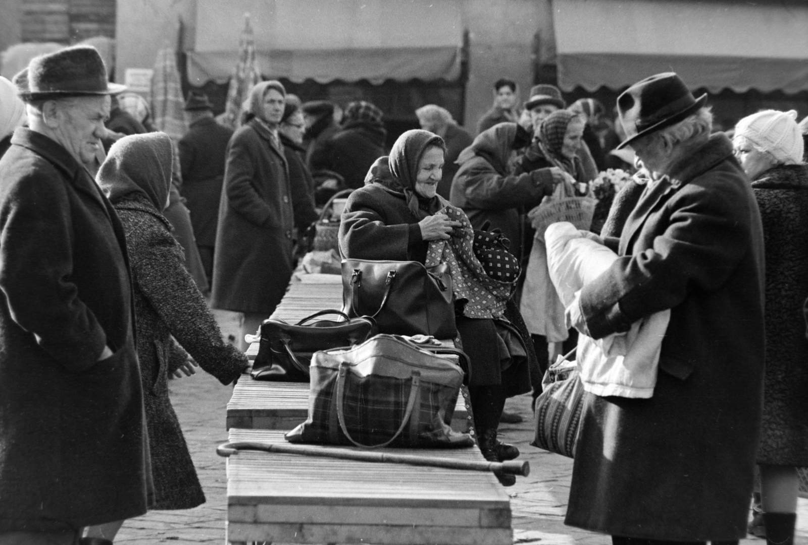 Hungary, Budapest VIII., Teleki László tér, piac., 1970, Szalay Zoltán, Budapest, Fortepan #198792