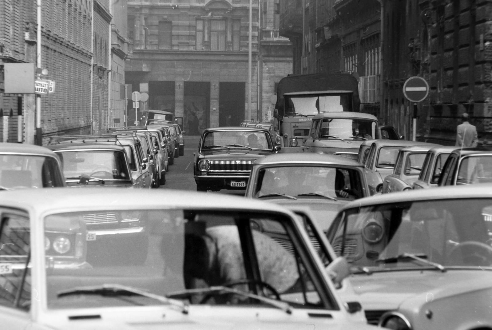 Hungary, Budapest VIII., a Csokonai utca a Népszínház utca felől a Rákóczi út felé nézve., 1975, Szalay Zoltán, Budapest, traffic, Fortepan #198820
