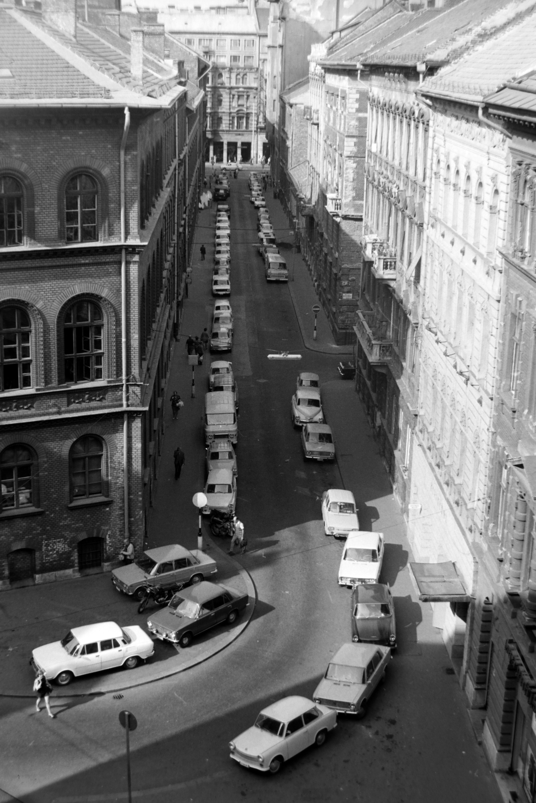 Hungary, Budapest VIII., a Csokonai utca a Népszínház utcából a Rákóczi út felé nézve., 1975, Szalay Zoltán, Budapest, car park, Fortepan #198825