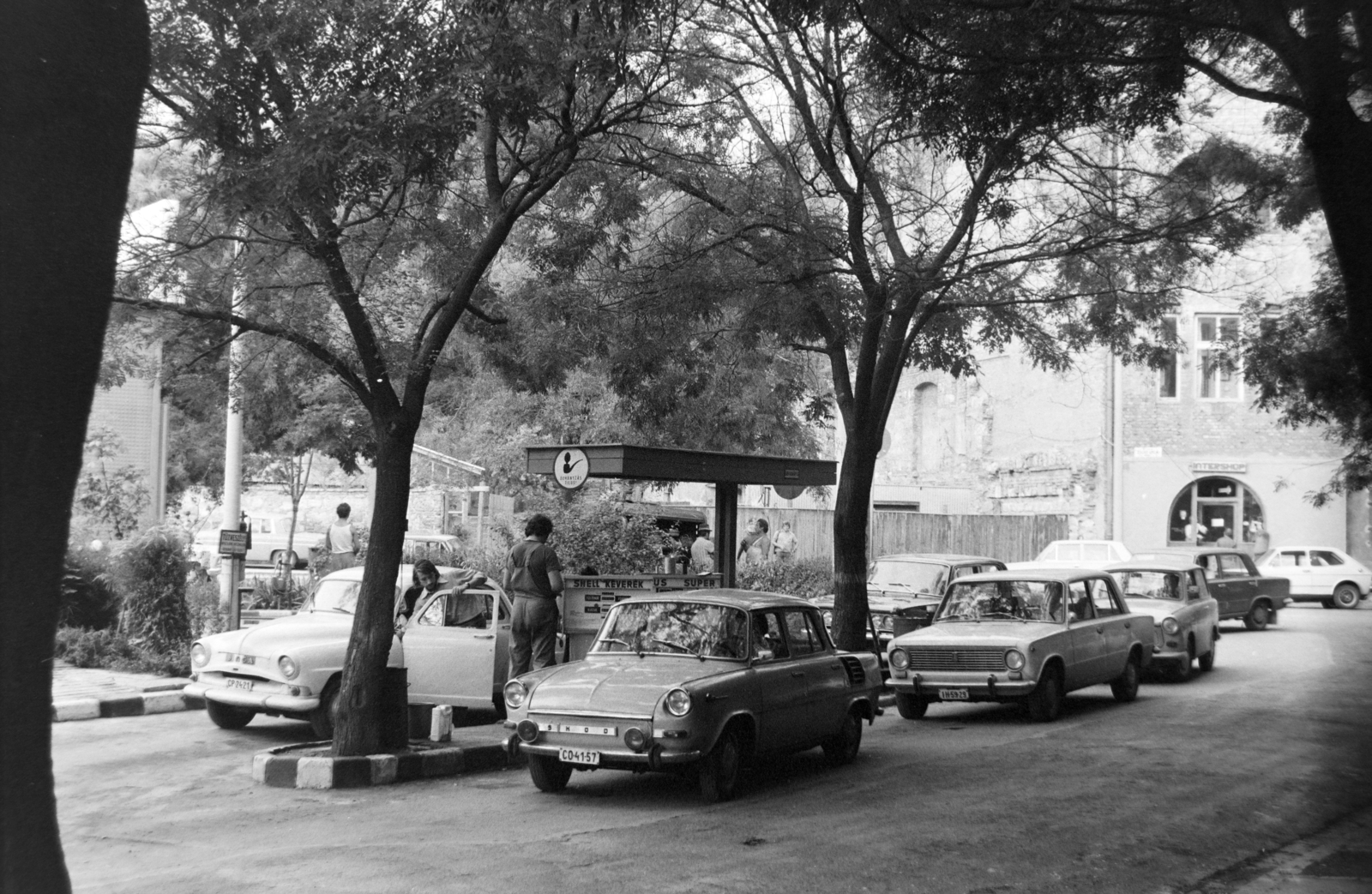 Hungary, Budapest I., Mészáros utca, benzinkút a Zsolt utca torkolatánál., 1975, Szalay Zoltán, Budapest, Fortepan #198833