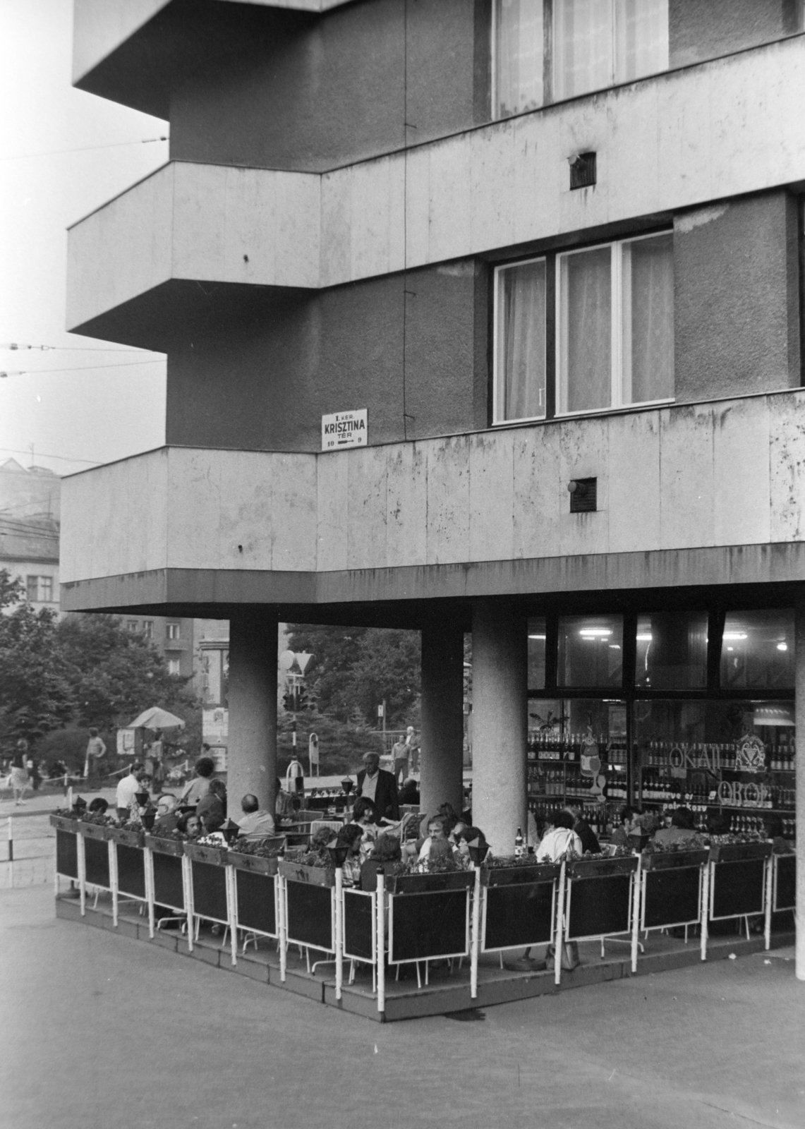 Hungary, Budapest I., Krisztina tér a Krisztina körút felé nézve, háttérben a Horváth-kert., 1975, Szalay Zoltán, Budapest, Fortepan #198835