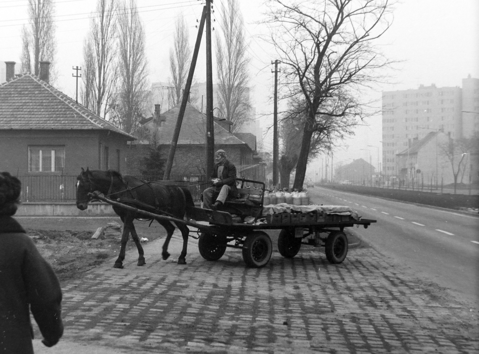 Hungary, Budapest XIV., Füredi utca, balra az Álmos vezér útja., 1975, Szalay Zoltán, Budapest, Horse-drawn carriage, Fortepan #198841