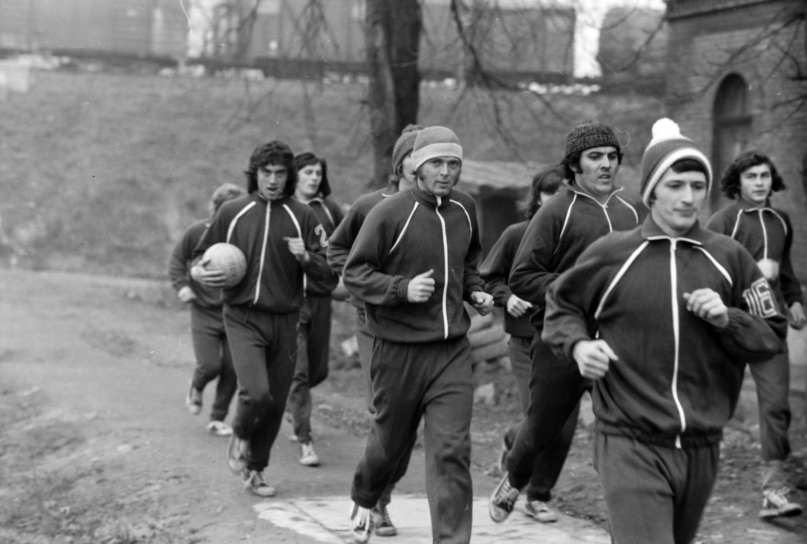 Hungary, Budapest XIV., Kerepesi út a Rákos-patak felől a Körvasút felüljáró irányába nézve., 1975, Szalay Zoltán, Budapest, Fortepan #198847