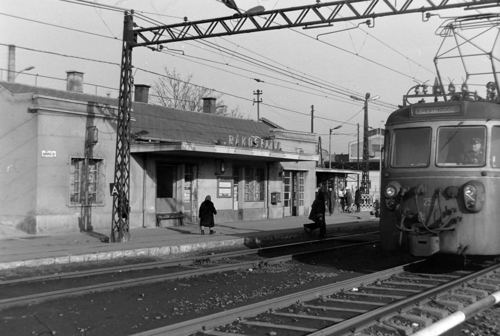 Hungary, Budapest XIV., Kerepesi út 148., Rákosfalva HÉV állomás., 1975, Szalay Zoltán, Budapest, Fortepan #198855