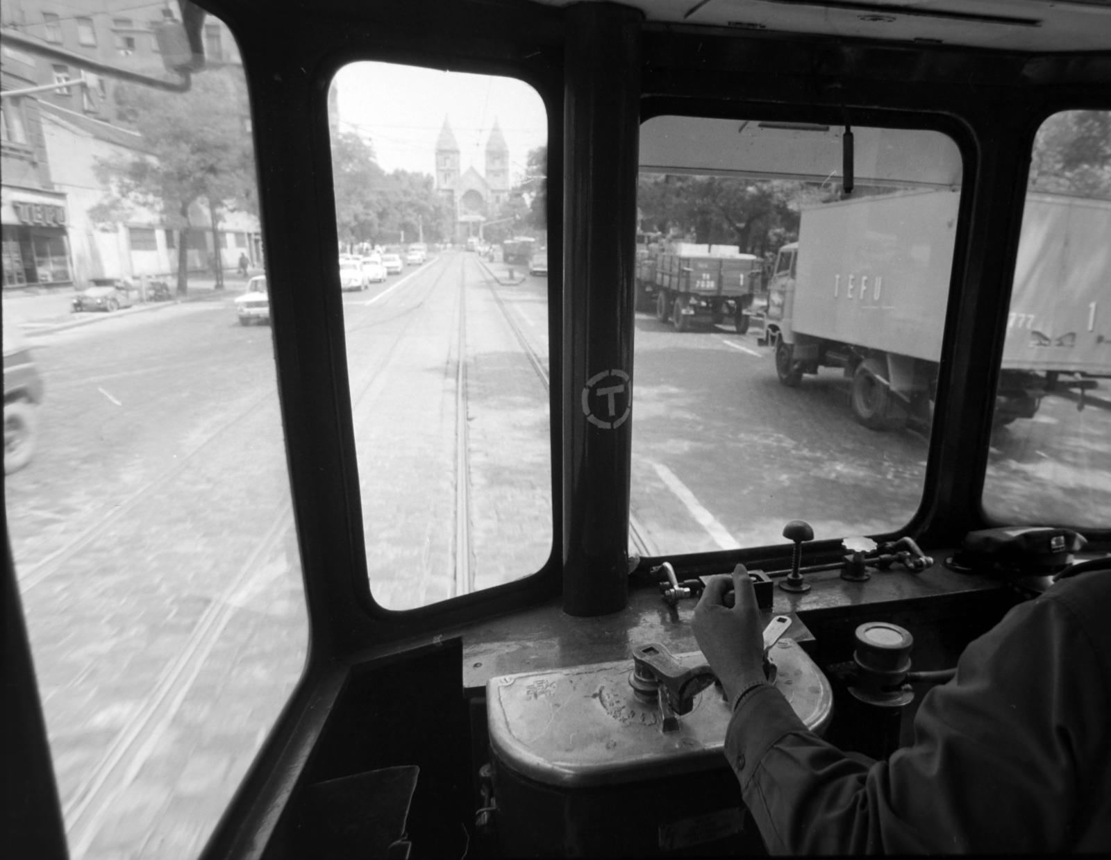 Magyarország, Budapest XIII., Váci út, szemben a Szent Margit (Élmunkás) téren, az Árpád-házi Szent Margit-templom., 1976, Szalay Zoltán, Budapest, Fortepan #198857