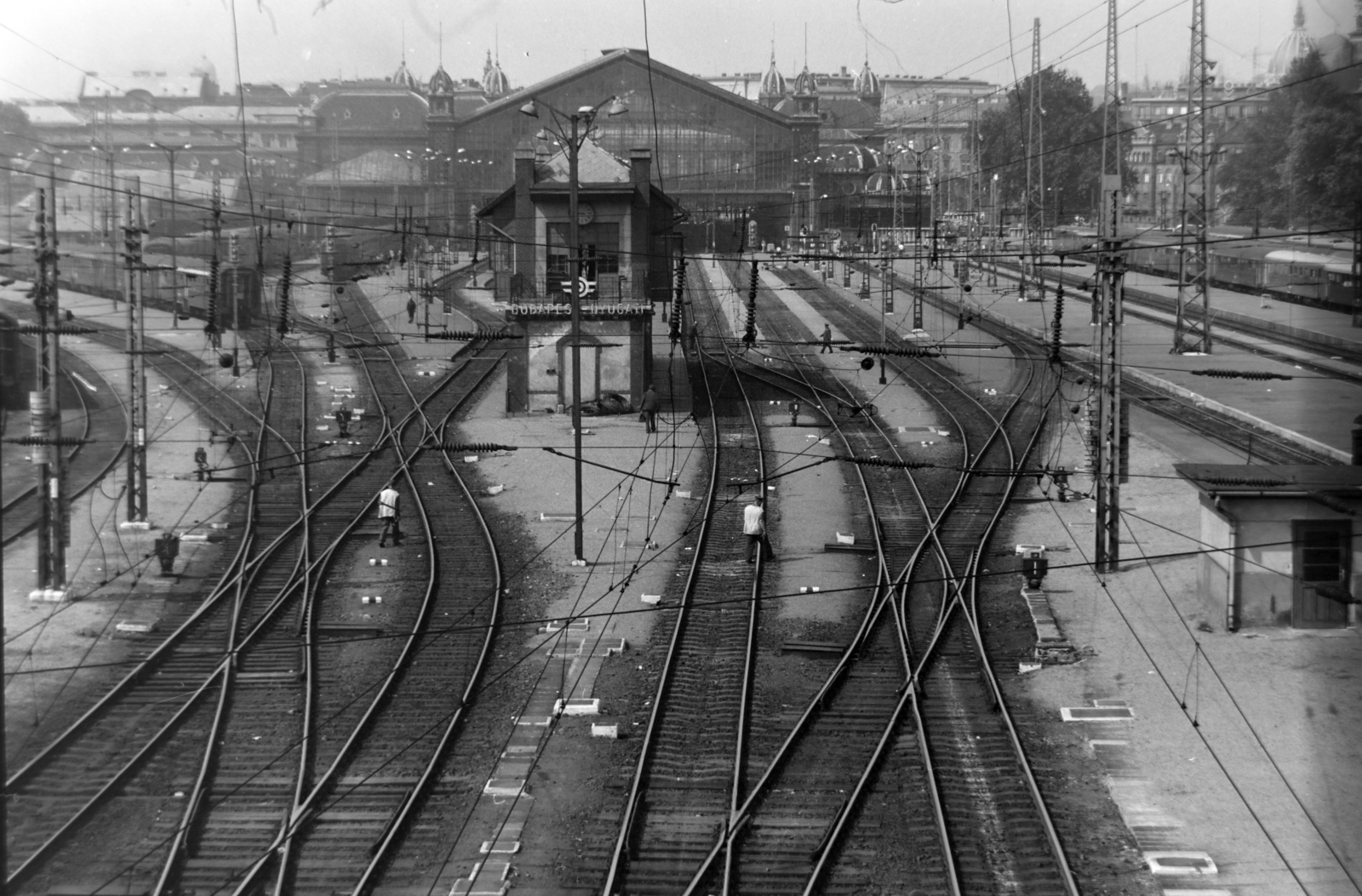 Magyarország, Budapest VI., a Nyugati pályaudvar a Ferdinánd (Élmunkás) hídról nézve., 1976, Szalay Zoltán, Budapest, Fortepan #198859