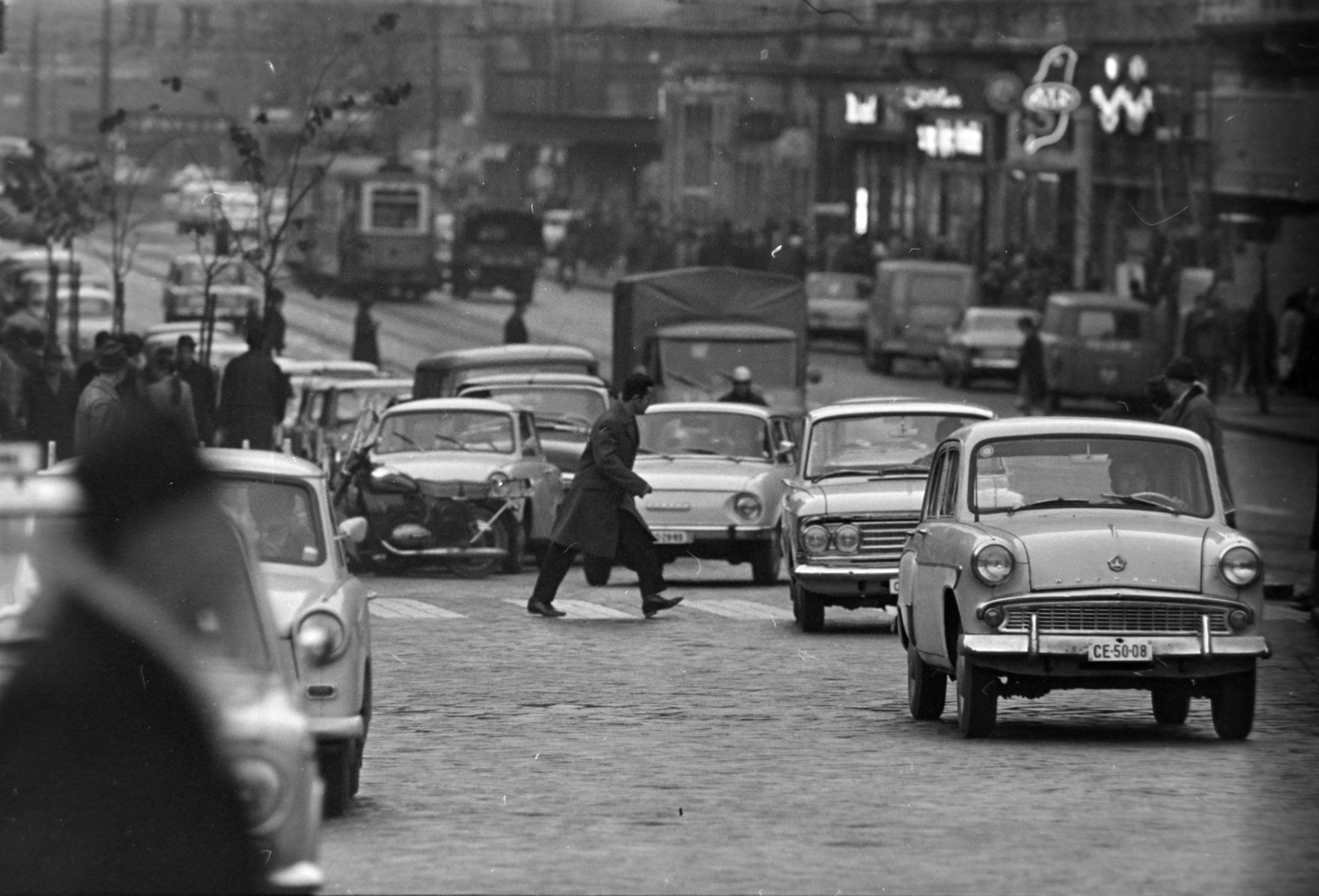 Magyarország, Budapest V.,Budapest IX., Vámház (Tolbuhin) körút a Fővám (Dimitrov) térről a Kálvin tér felé nézve., 1972, Szalay Zoltán, rendszám, Budapest, Fortepan #198931