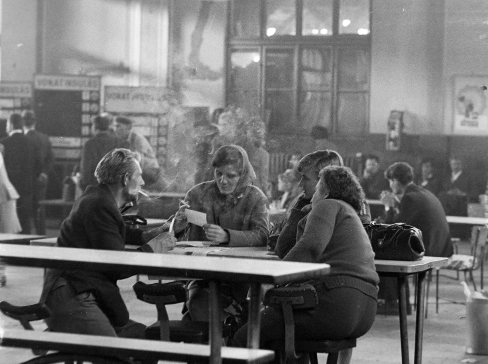 Hungary, Budapest VI., Nyugati pályaudvar, váróterem és bisztró a csarnok indulási oldalán., 1965, Szalay Zoltán, railway station buffet, train station, telephone, waiting room, Budapest, Fortepan #198953