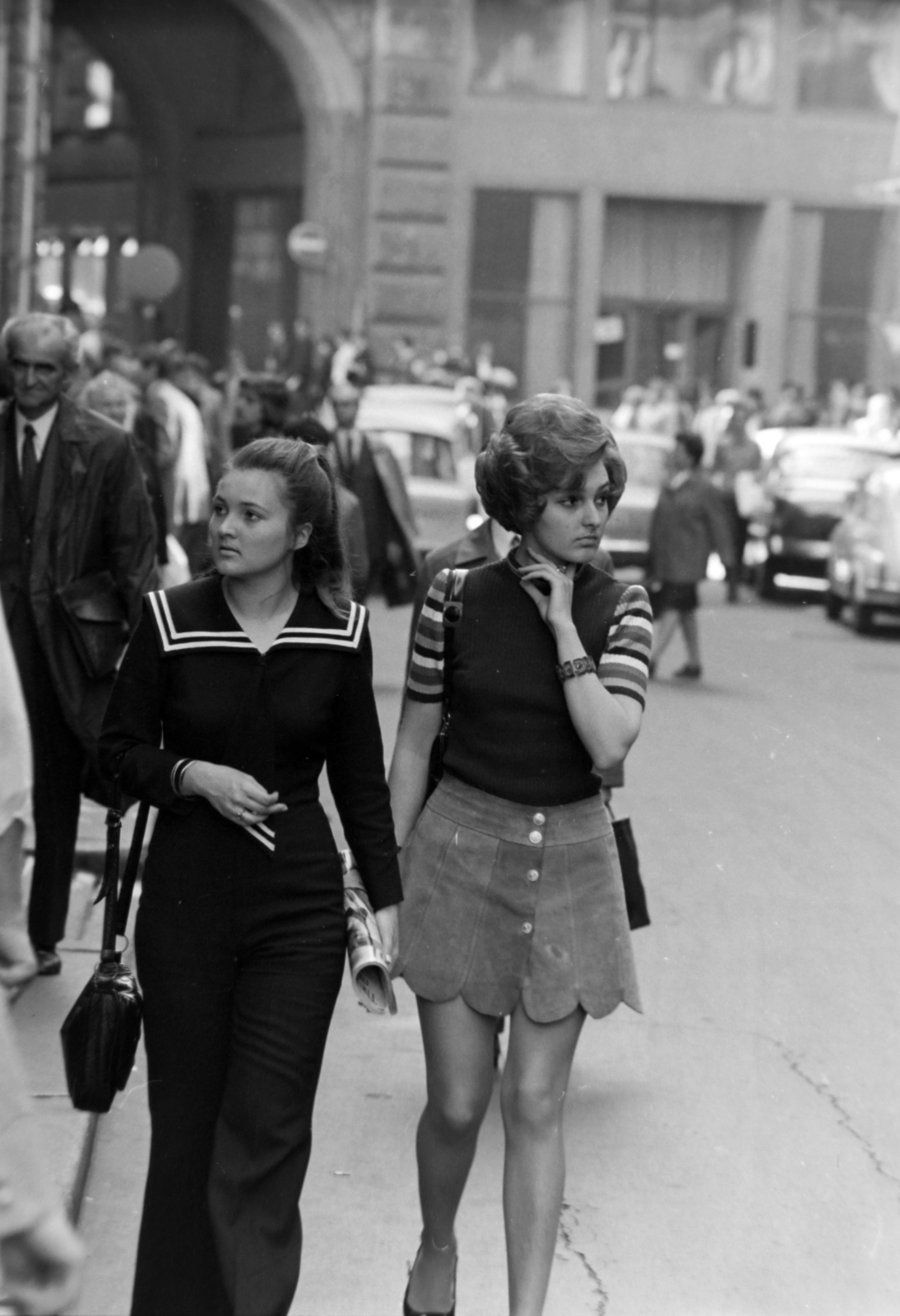 Magyarország, Budapest V., Kígyó utca a Váci utca felé nézve, balra a Piarista köz., 1972, Szalay Zoltán, Budapest, Fortepan #198973