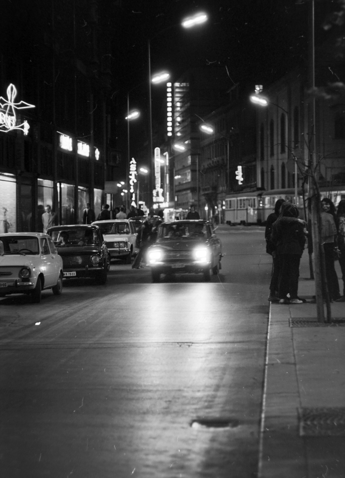 Magyarország, Budapest V., Ferenciek tere (Felszabadulás tér) a Kossuth Lajos utca felé nézve., 1972, Szalay Zoltán, Budapest, neonreklám, Fortepan #198985