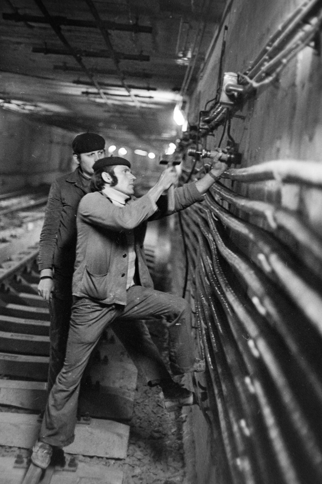 Hungary, Budapest, a Millenniumi Földalatti Vasút felújítása a vonalhosszabbításkor., 1973, Szalay Zoltán, tool, underground railway, Fortepan #198993