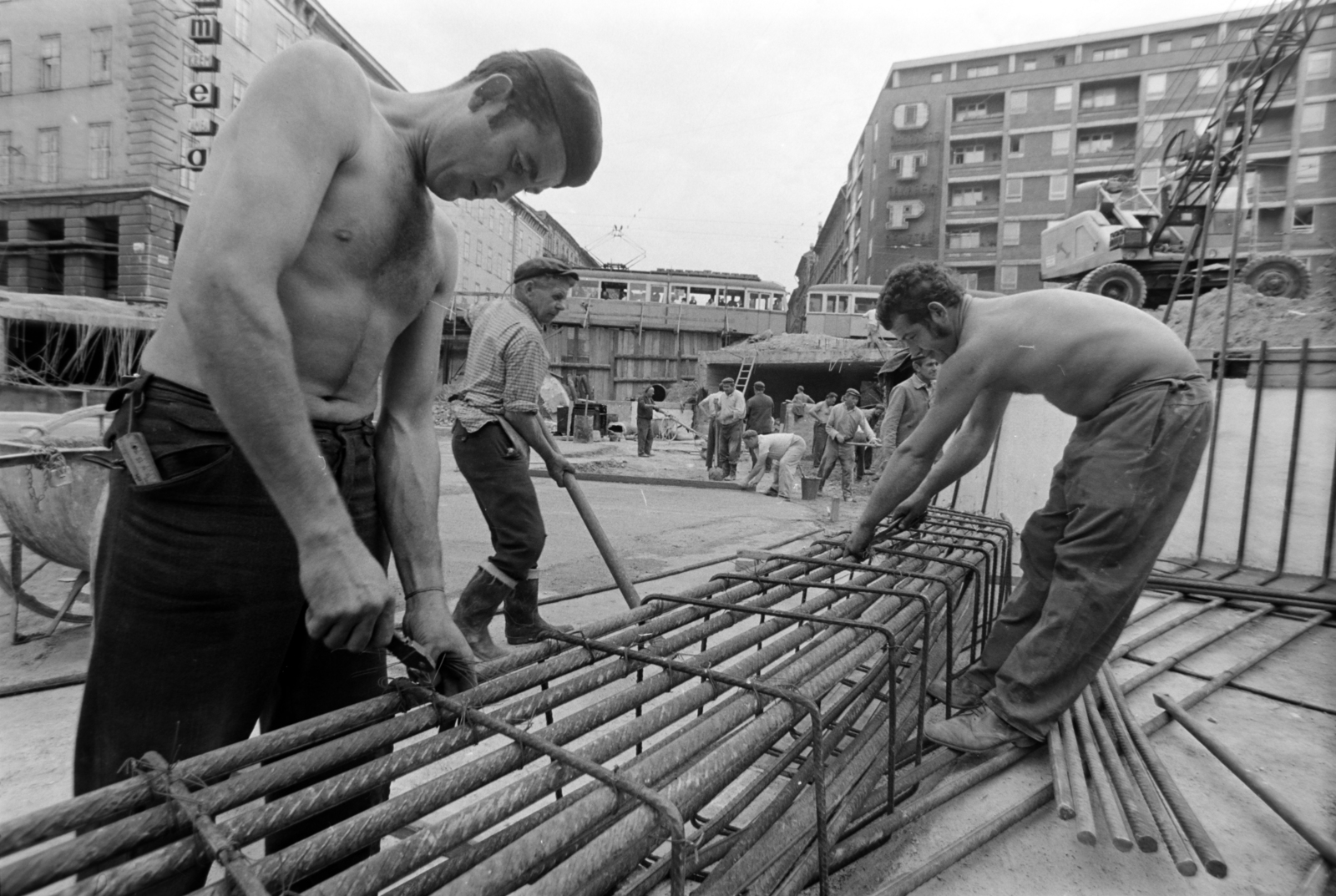 Magyarország, Budapest VIII.,Budapest IX., Üllői út – Nagykörút kereszteződés, az aluljáró építkezése, szemben a Ferenc körút., 1971, Szalay Zoltán, Budapest, Fortepan #199000