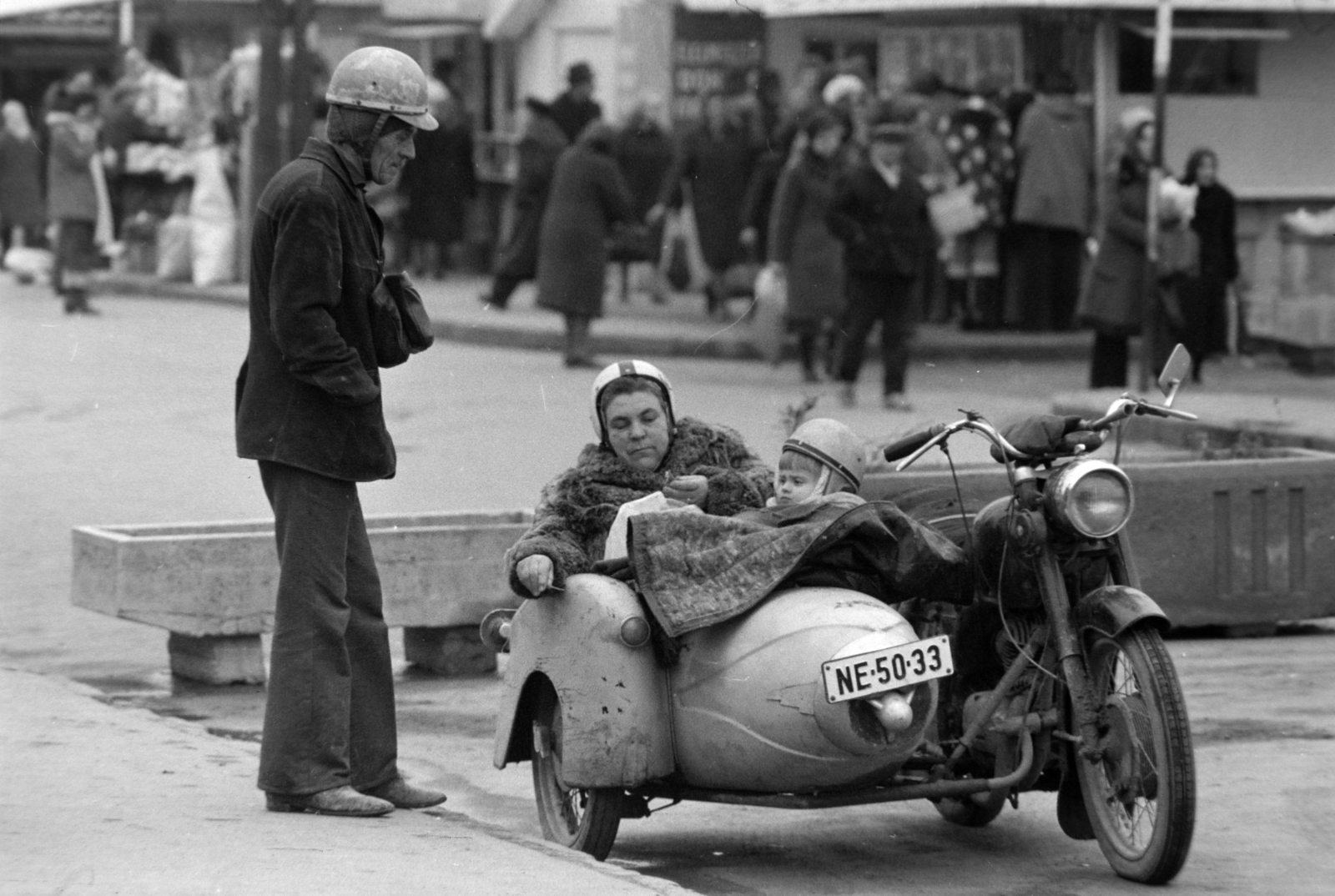 Hungary, Szeged, Mars (Marx) tér., 1976, Szalay Zoltán, number plate, motorcycle with sidecar, Fortepan #199115