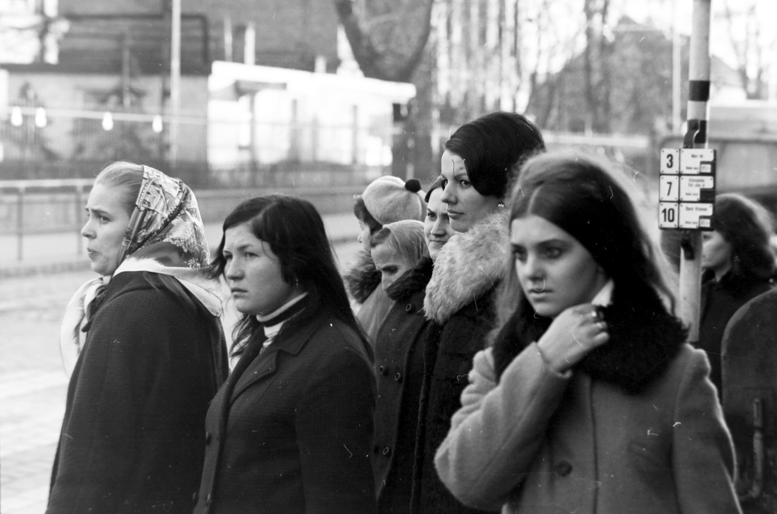 Hungary, Budapest IV., Váci út, villamosmegálló a 77. szám, az Egyesült Izzólámpa és Villamossági Rt.-vel szemben., 1969, Szalay Zoltán, Budapest, Fortepan #199204
